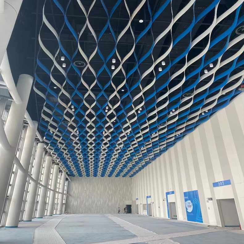 型材拉彎弧形鋁方通